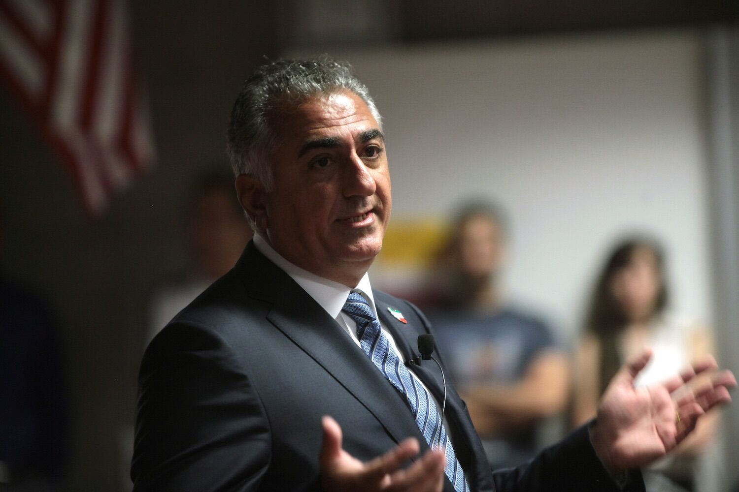 Who is Reza Pahlavi, the exiled crown prince who encourages demonstrations across Iran?