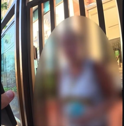 Delivery man transforms a stressful situation into a gesture of solidarity and excites people on social media