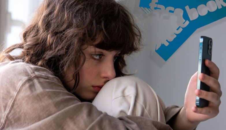 Kaley spent all day on social media. Opened war in court against Instagram and YouTube