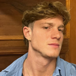 “Emotionally broken character”, says Pedro Novaes about his role in “Três Graças”