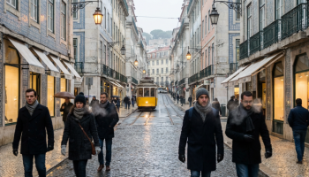 Pessoas bem agasalhadas devido ao frio. Crédito: Freepik AI