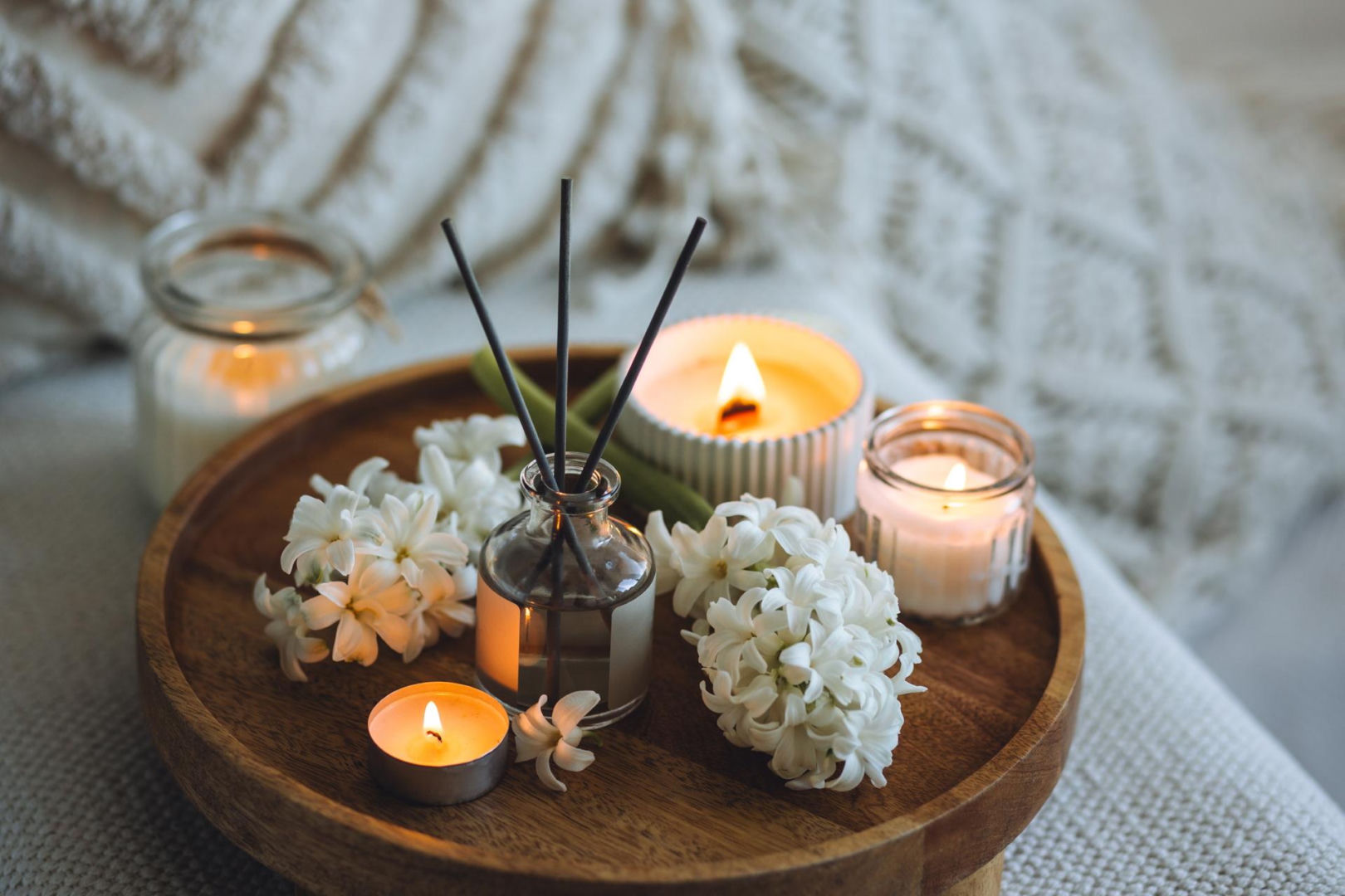 Air fresheners at home Return the air freshener with sticks to the store. Fill the jar with 4 ingredients yourself and place it on the cabinet in the living room. A beautiful scent will disperse throughout the entire house. A fragrance for home