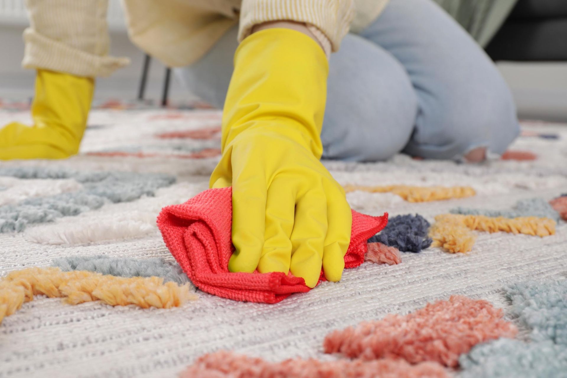 House cleaning Dissolve 1 capsule in hot water and wipe the dirty carpet. It will be fluffy and without a single stain. Carpet cleaning at home