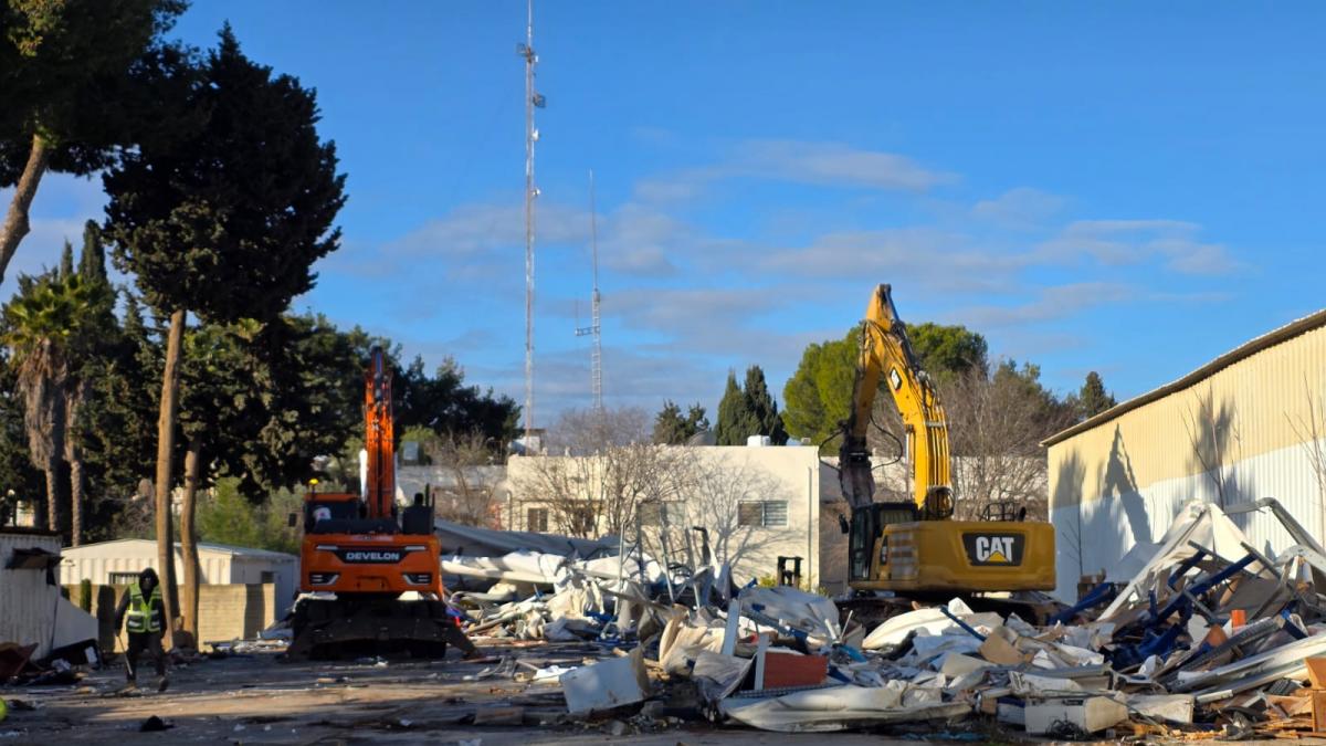 Israeli bulldozers begin destroying UNRWA compound in East Jerusalem