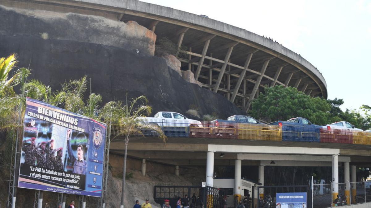 How many political prisoners are there in Venezuela