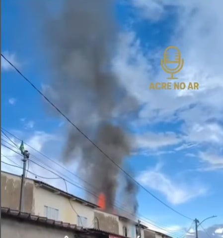 Large fire destroys residence and affects vehicle in the capital of Acre