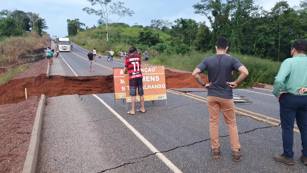 Pothole on BR-317 occurs near an area that already gave way years ago and left isolated municipalities