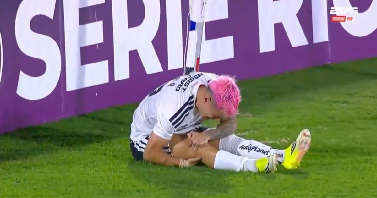 Player tries panenka, misses the penalty and ends up complaining about injury