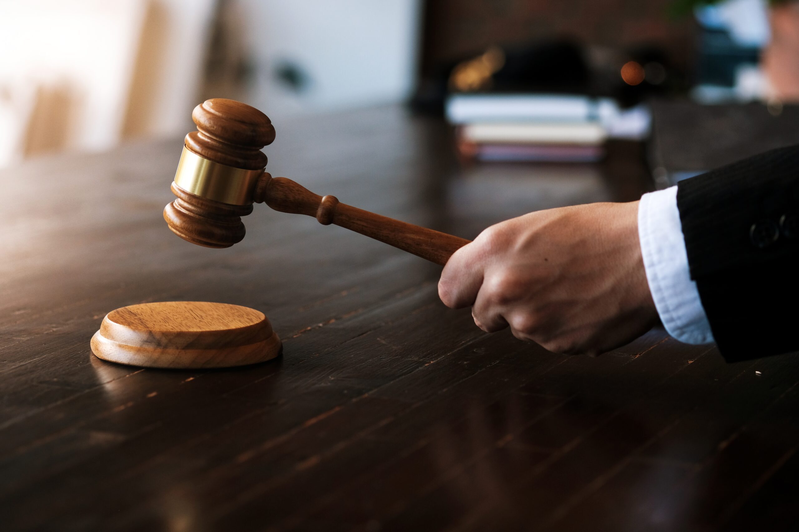 Retired forced to return €19,000 and almost loses a year of pension for helping a cousin with his business: case ends up in court