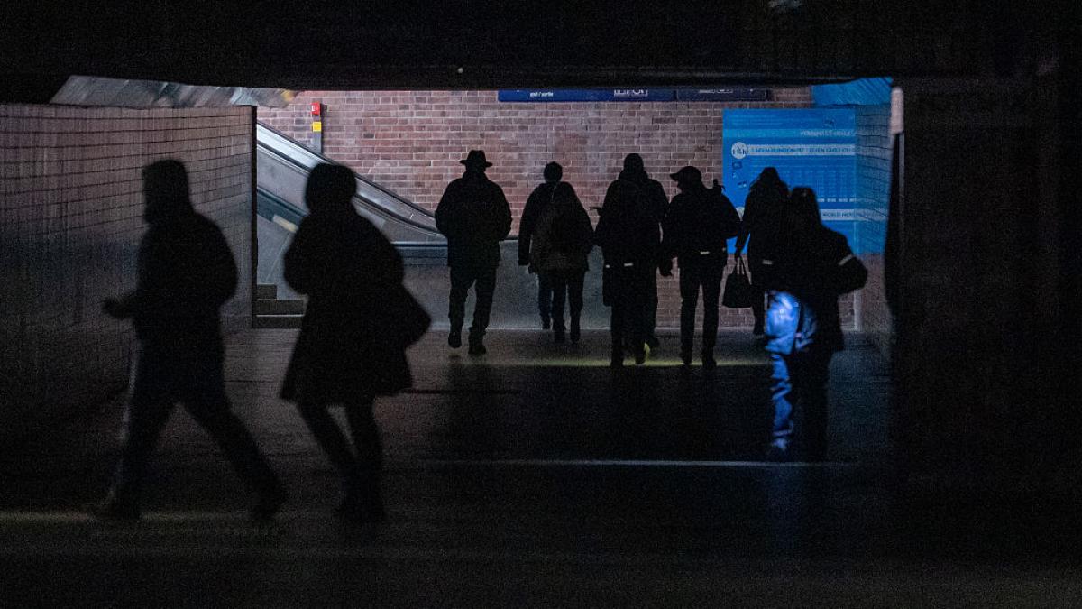 Tens of thousands of homes in Berlin remain without electricity after anarchist group attack on a power plant