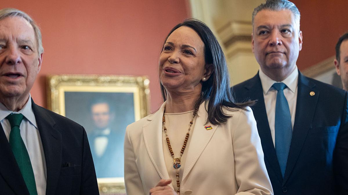 María Corina Machado offers her Nobel Peace medal to Trump for his "commitment to the freedom" of Venezuela