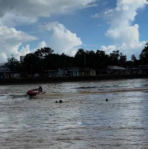 Civil Defense warns of risks from watercraft on the Acre River and announces request for Navy inspection