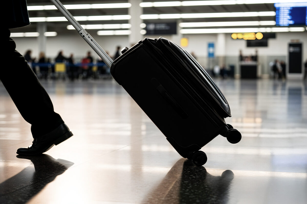 Bagagem no aeroporto. Crédito: Freepik AI