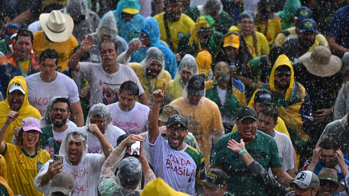 A group of far-right protesters demanding the freedom of former president Jair Bolsonaro are injured after being struck by lightning