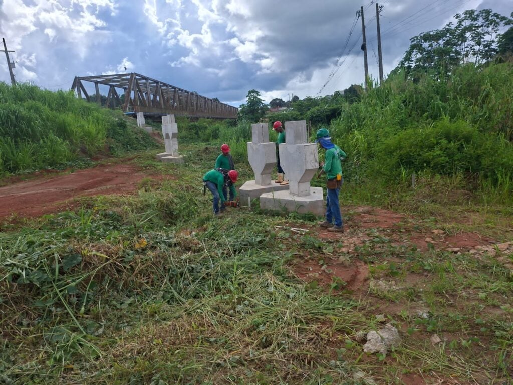 Deracre works on works on the Ramal do Adolar footbridge and maintains teams in the field in Sena