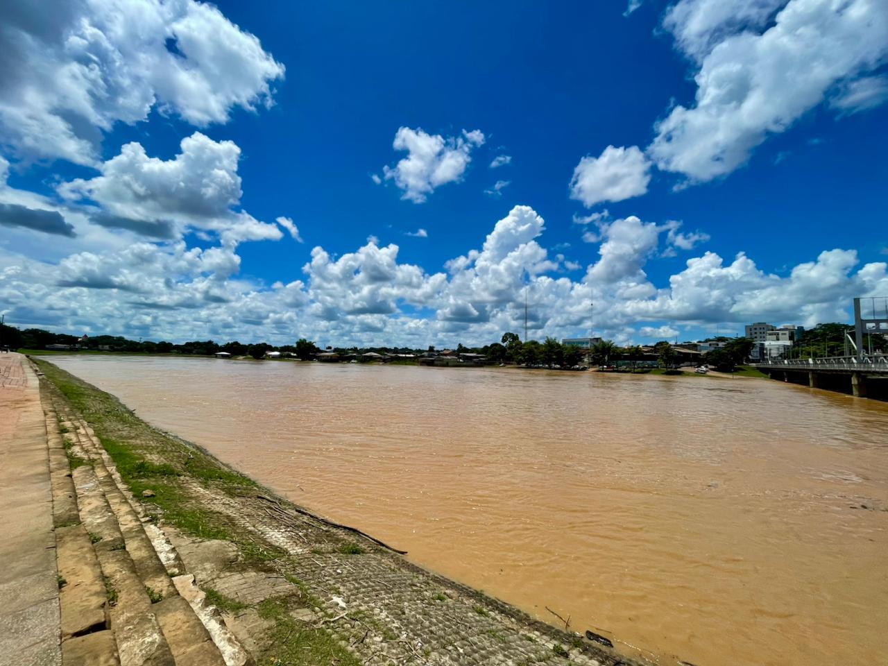 Acre River retreats throughout the day, but remains above the transshipment quota in Rio Branco
