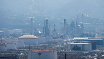 Venezuela: Rodriguez government privatizes oil - Historic turn after 20 years of socialism