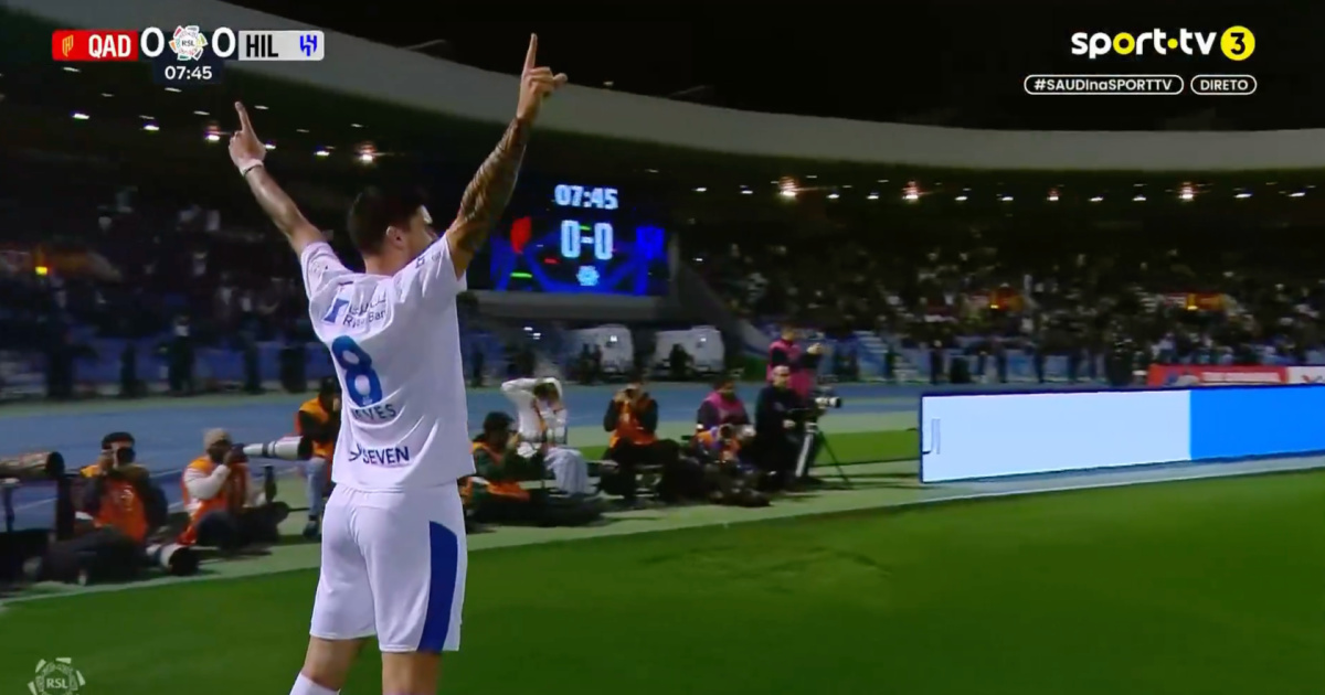 Rúben Neves scores a goal from a direct corner without asking permission