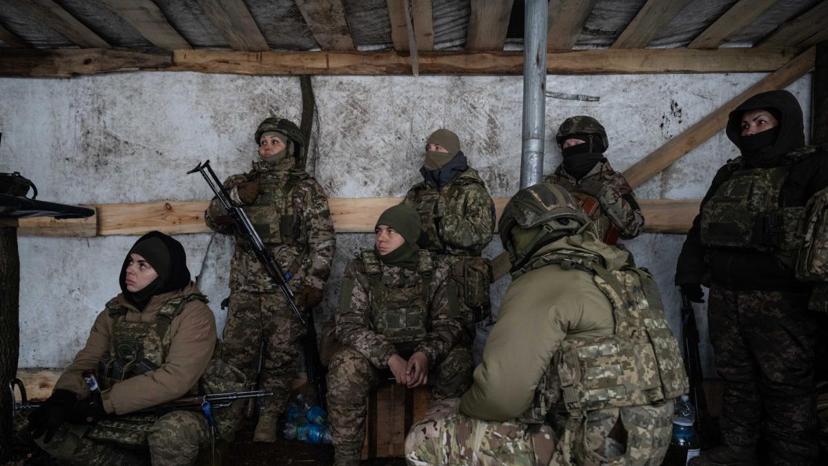 Russian tanks hide underground but soldiers forget to turn off the radios