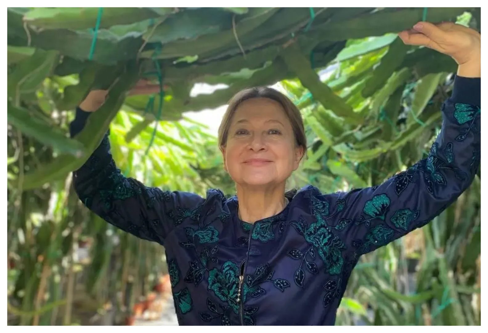 Tamara Globa called the signs with glue for luck.