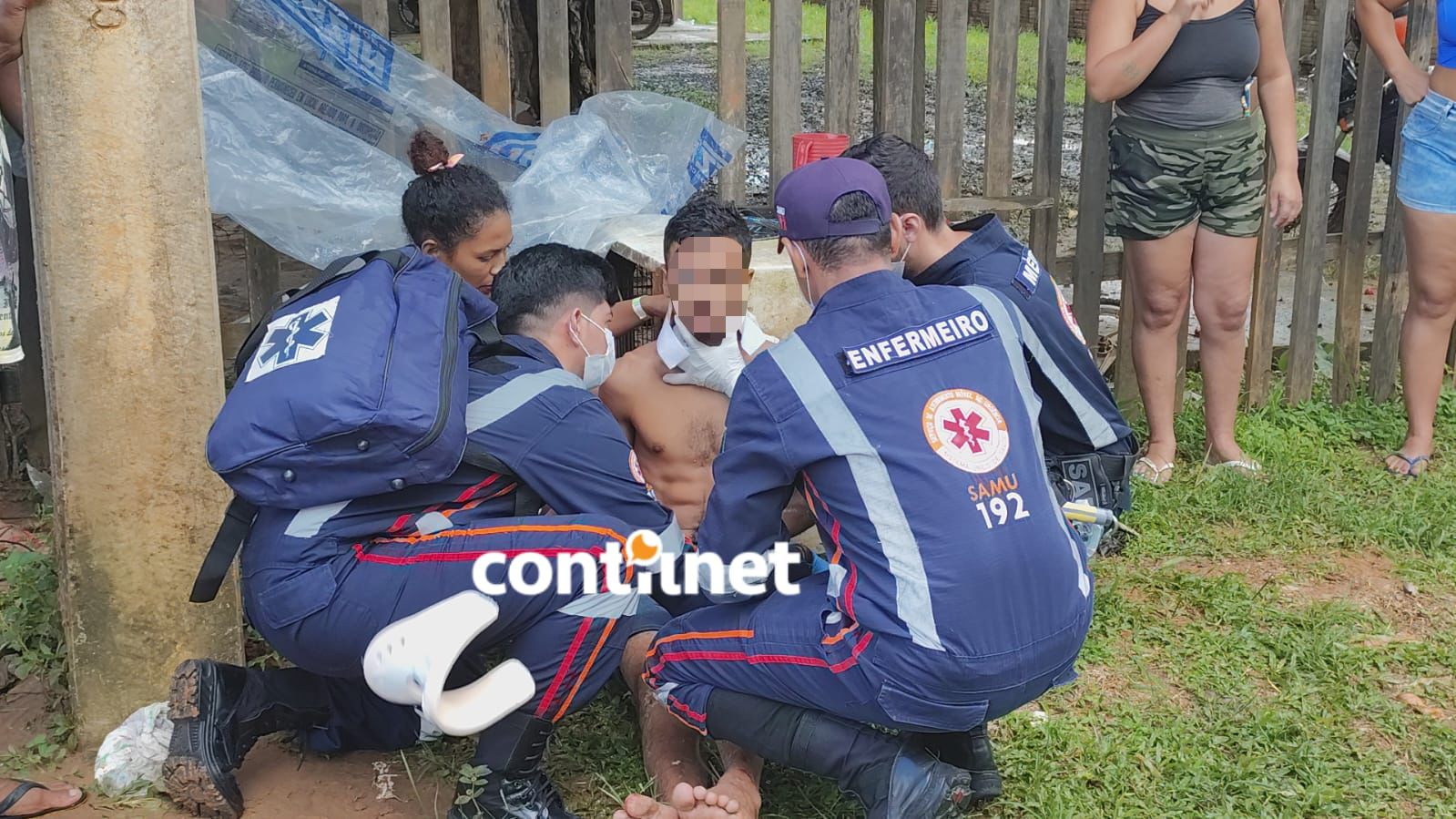 Collision between car and motorcycle leaves young man unconscious at Polo Benfica, in Rio Branco