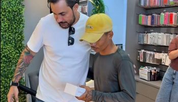 Video shows solidarity after robbed delivery man receives new cell phone donated by businessman