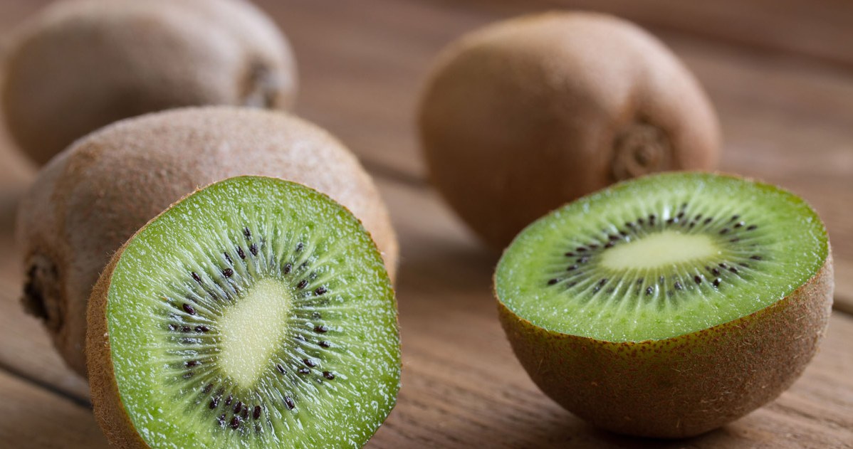 It is worth using kiwi peels to prepare homemade fertilizer. /123RF/PICSEL