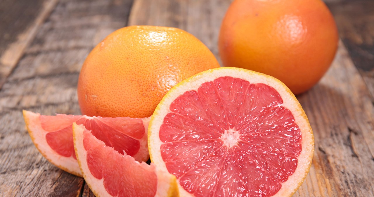 Grapefruits are a popular fruit, appreciated for their characteristic taste. Their skins will make a great fertilizer for plants.
