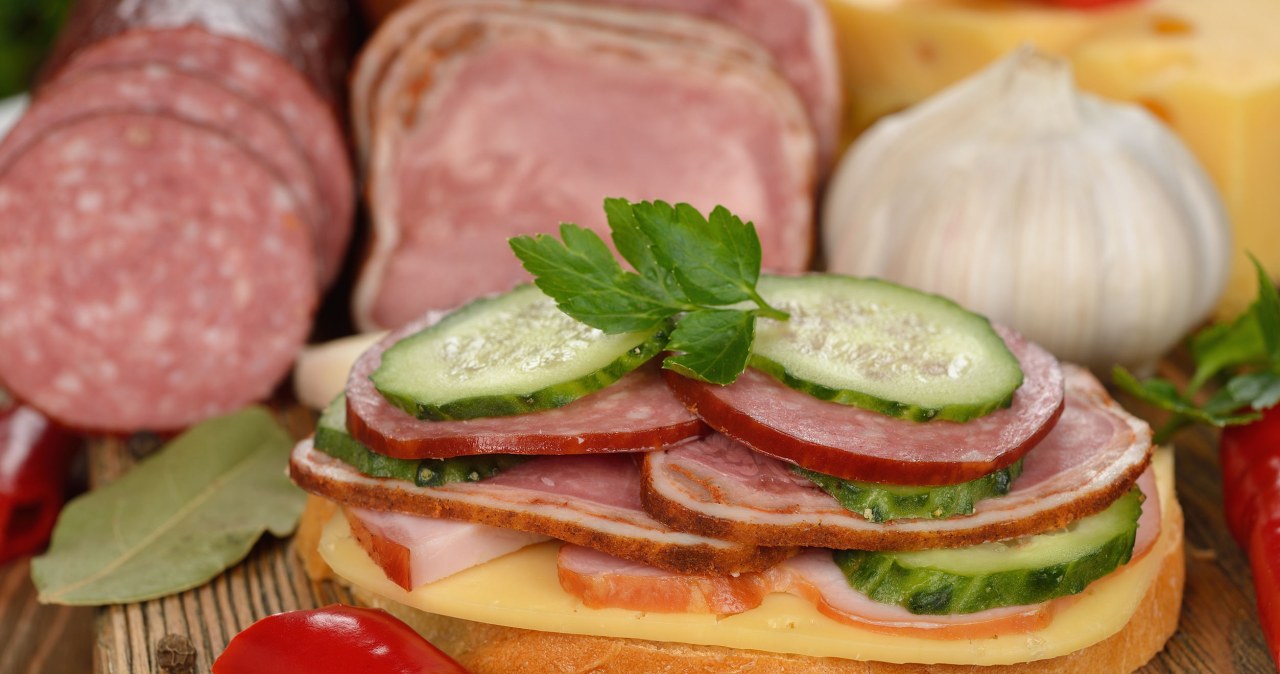 When composing a sandwich, it is worth adding some vegetables to it /123RF/PICSEL