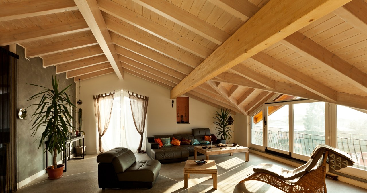 The sloping interior is not a problem. This is how you can arrange them in style and space