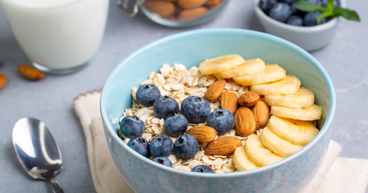 What matters is what we add to our oatmeal and whether we eat it regularly