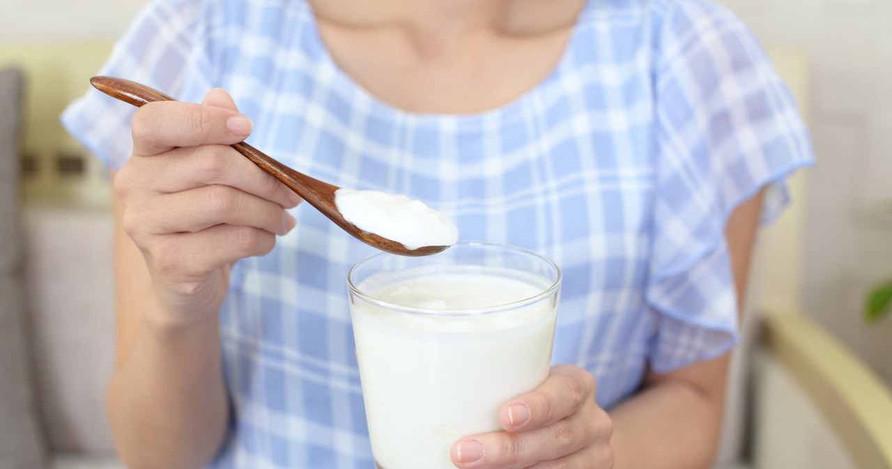 Kefir with appropriate additives can be an easy, valuable and tasty breakfast for seniors /123RF/PICSEL
