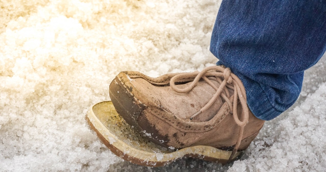 Road salt destroys shoes, among other things, causing them to fall apart. /Pixel