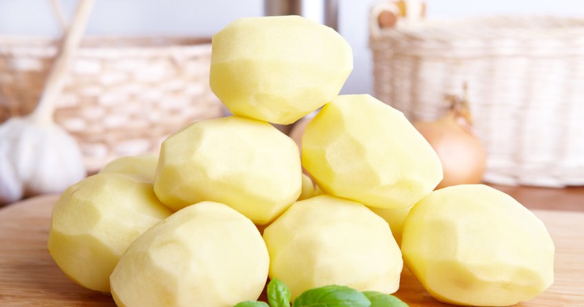 Sprinkle the potato with salt and rub. The effect will totally surprise you