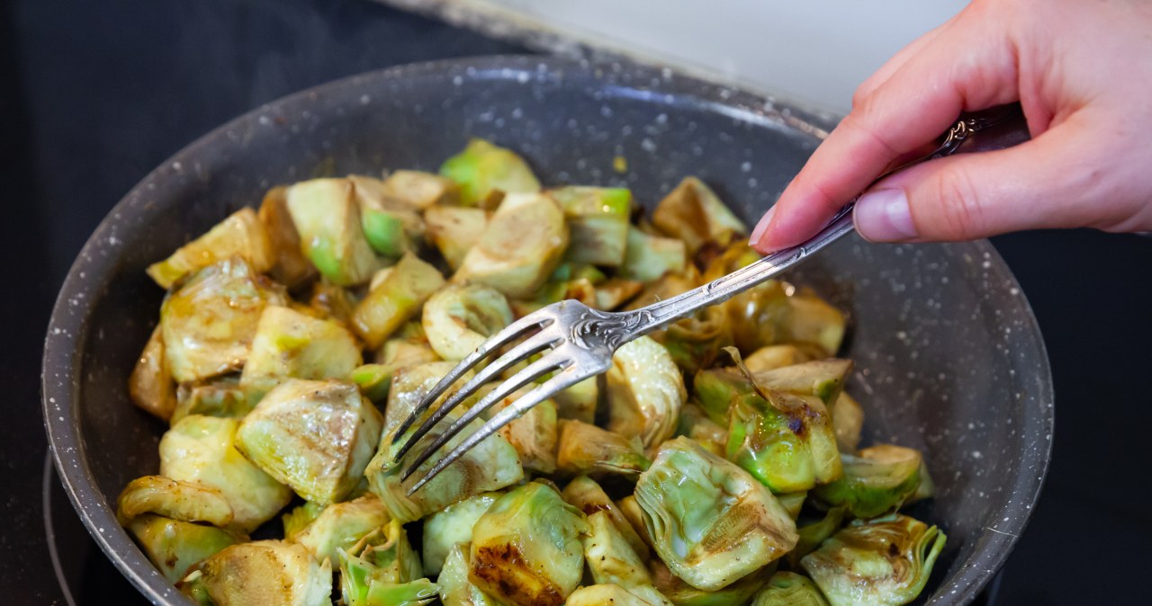 It acts as a poultice for fatty liver. Poles still eat too little