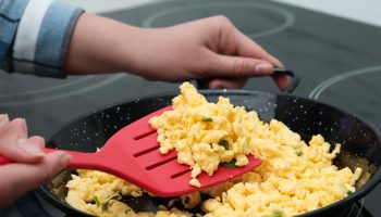 Since I discovered Asian scrambled eggs, I have been making them several times a week. It delights with its taste