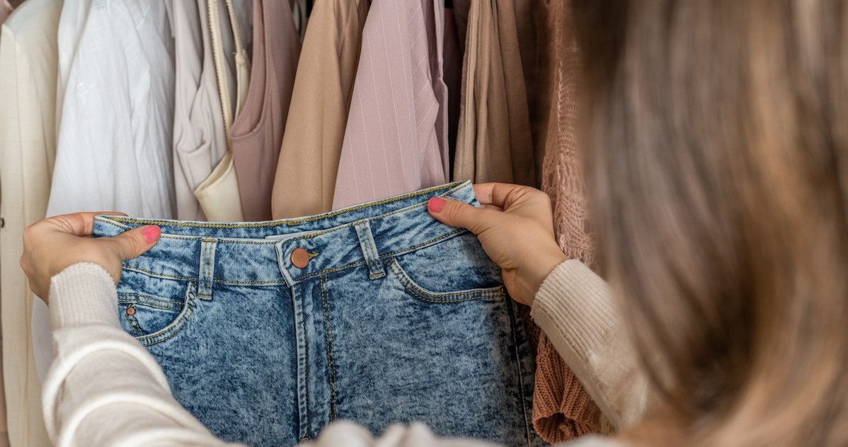 Do you want to slim and optically lengthen your legs? This style of pants is for you