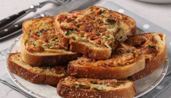 Gyros casseroles for dinner or party. Crunchy, filling and full of flavor