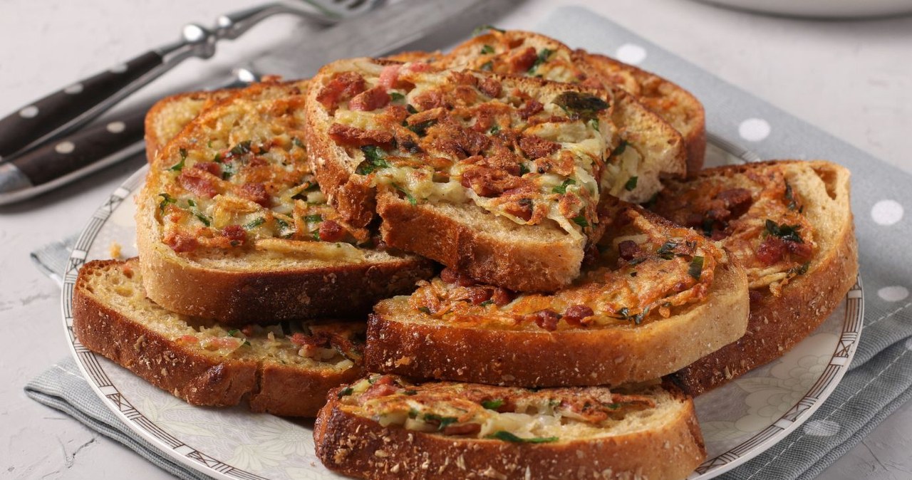 Gyros casseroles for dinner or party. Crunchy, filling and full of flavor