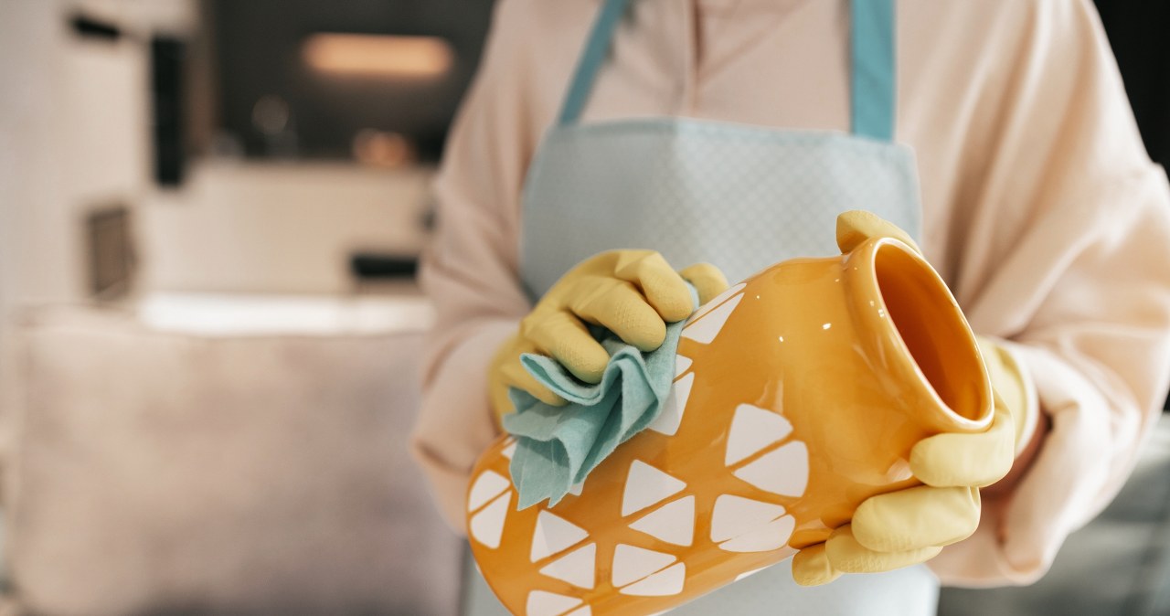 Take it from the kitchen and pour it into a vase. It will look like new