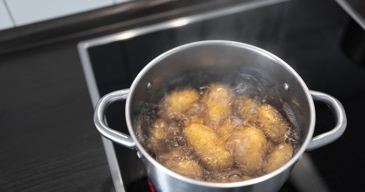 When do you salt boiling potatoes? Most of us choose the wrong moment