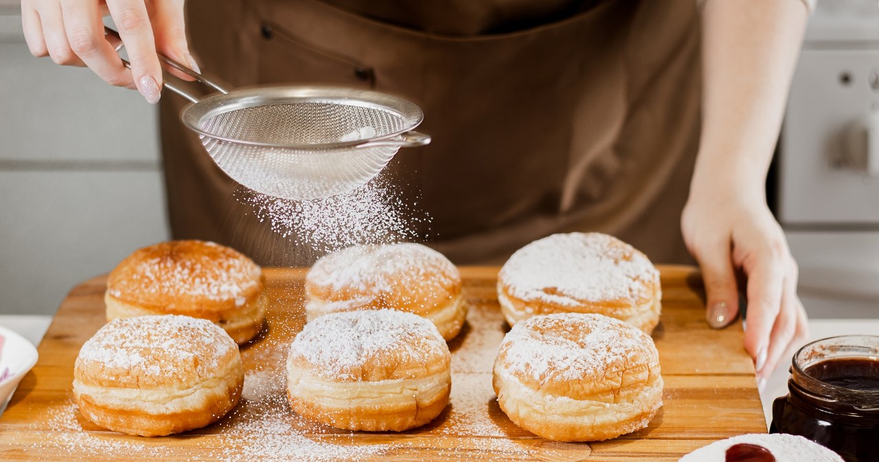 Donuts with this filling taste much better than those with jam. I do it every year