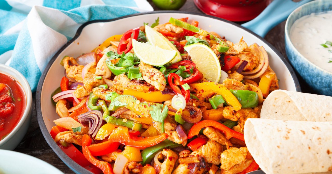 This is one of the most delicious dishes of Mexican cuisine. Make fajitas for a party