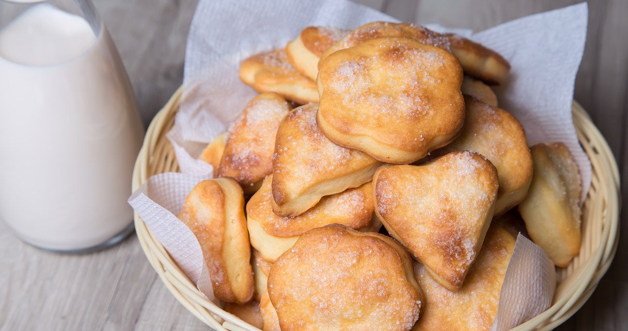 Our grandmothers and mothers ate these cookies. Simple, cheap and smells like childhood