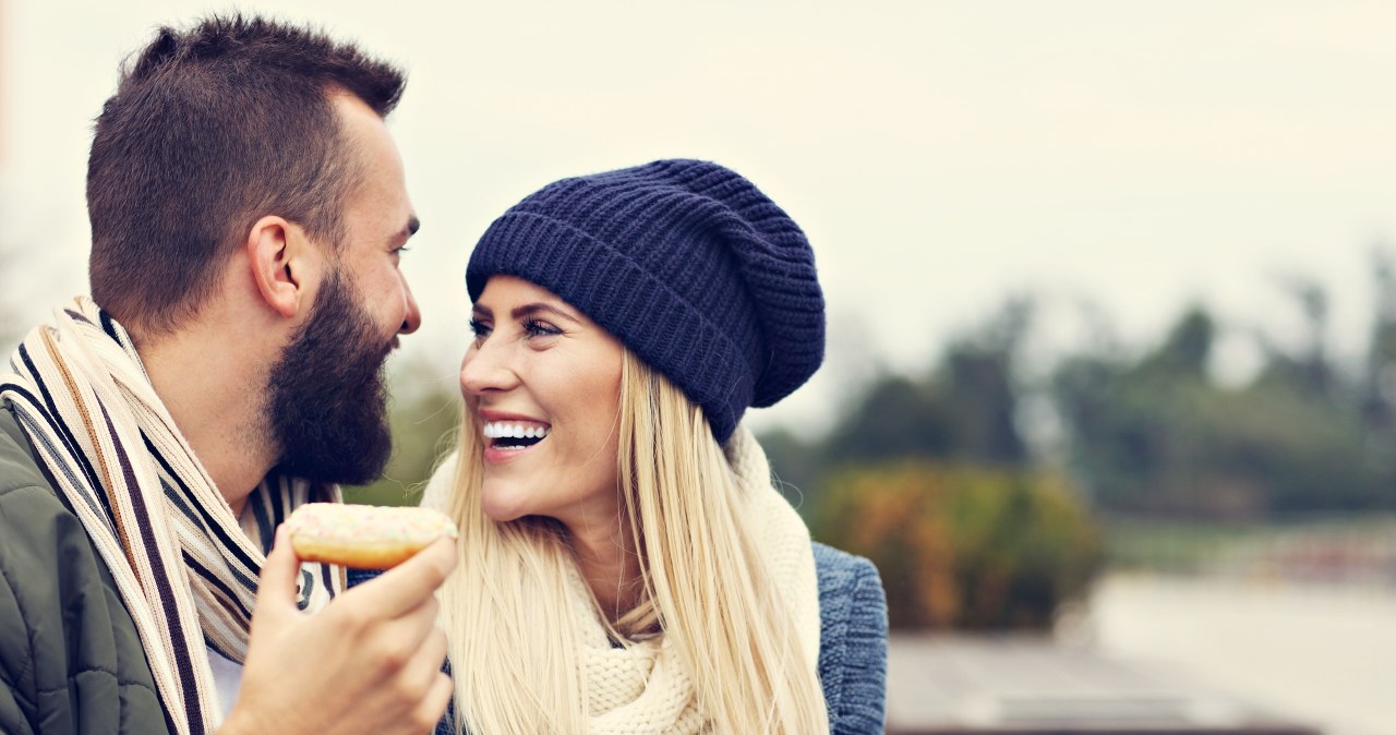 Eat such a donut on Fat Thursday. Love will knock on your door