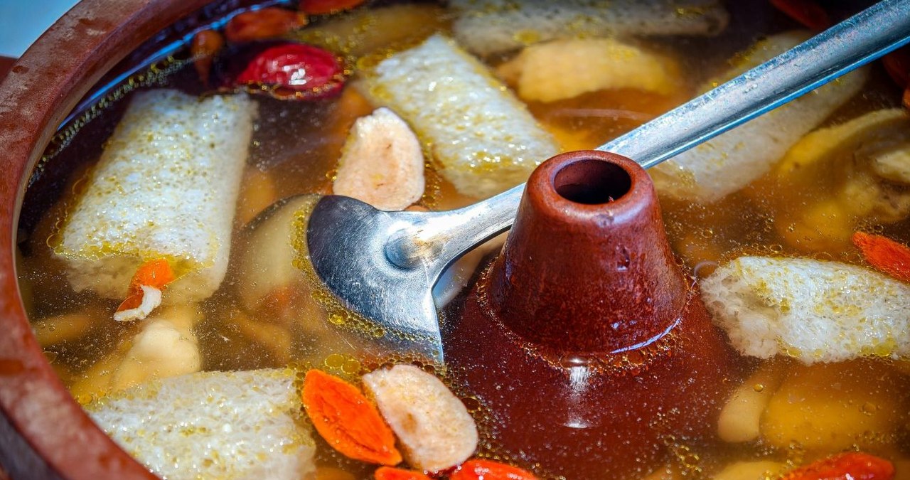 In Asia, they even add it to broth because it is the fruit of "longevity". It is honey for the heart and liver