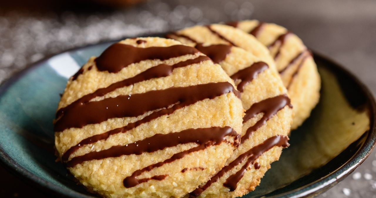 Quick cookies for the weekend. They smell of vanilla, coconut and chocolate