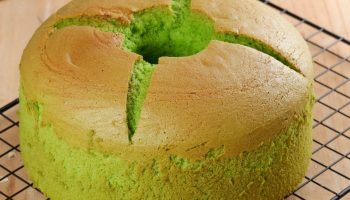 A little-known spice, smelling of nuts and vanilla. Can be added to rice, cakes and smoothies