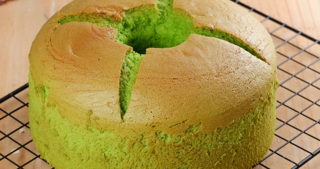 A little-known spice, smelling of nuts and vanilla. Can be added to rice, cakes and smoothies