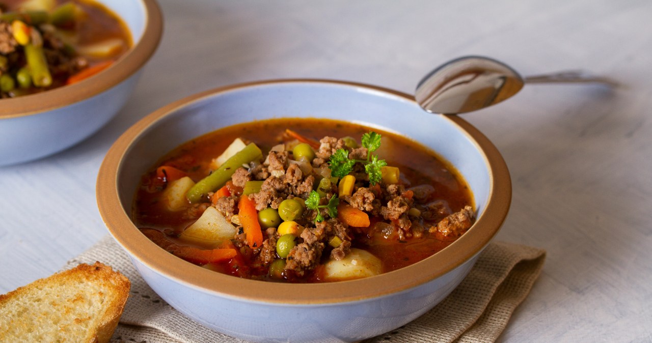 Quick soup with meat insert. You'll be full with just one bowl
